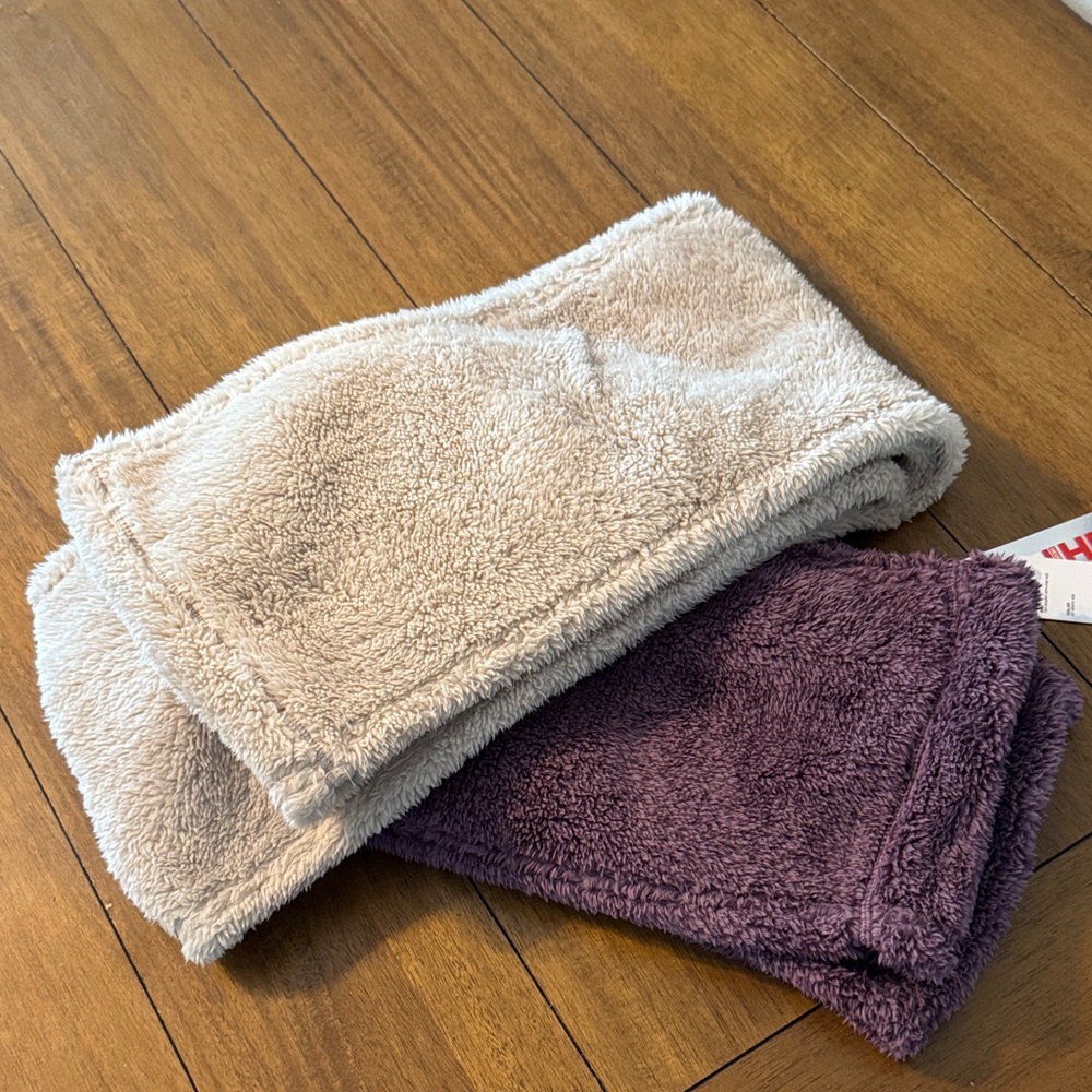 32 Degrees Cream and Purple Fleece Scarves